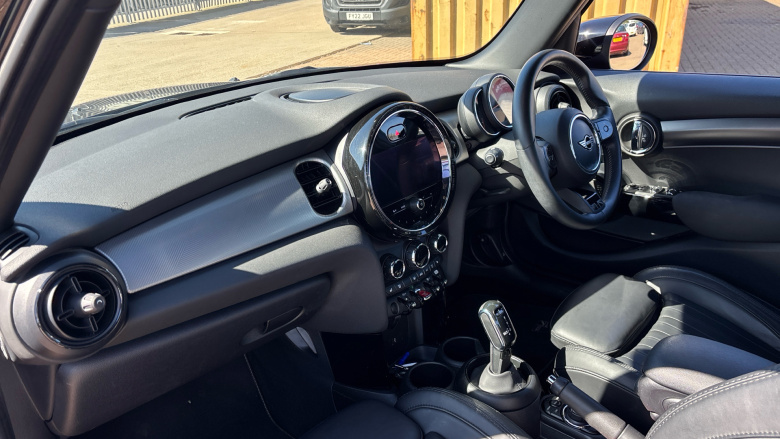 MINI Hatchback 1.5 Cooper Exclusive Premium 3dr Auto Petrol Hatchback